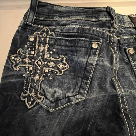 Miss Me Low Rise Embellished Embroidered Boot Jeans - Picture 14 of 14